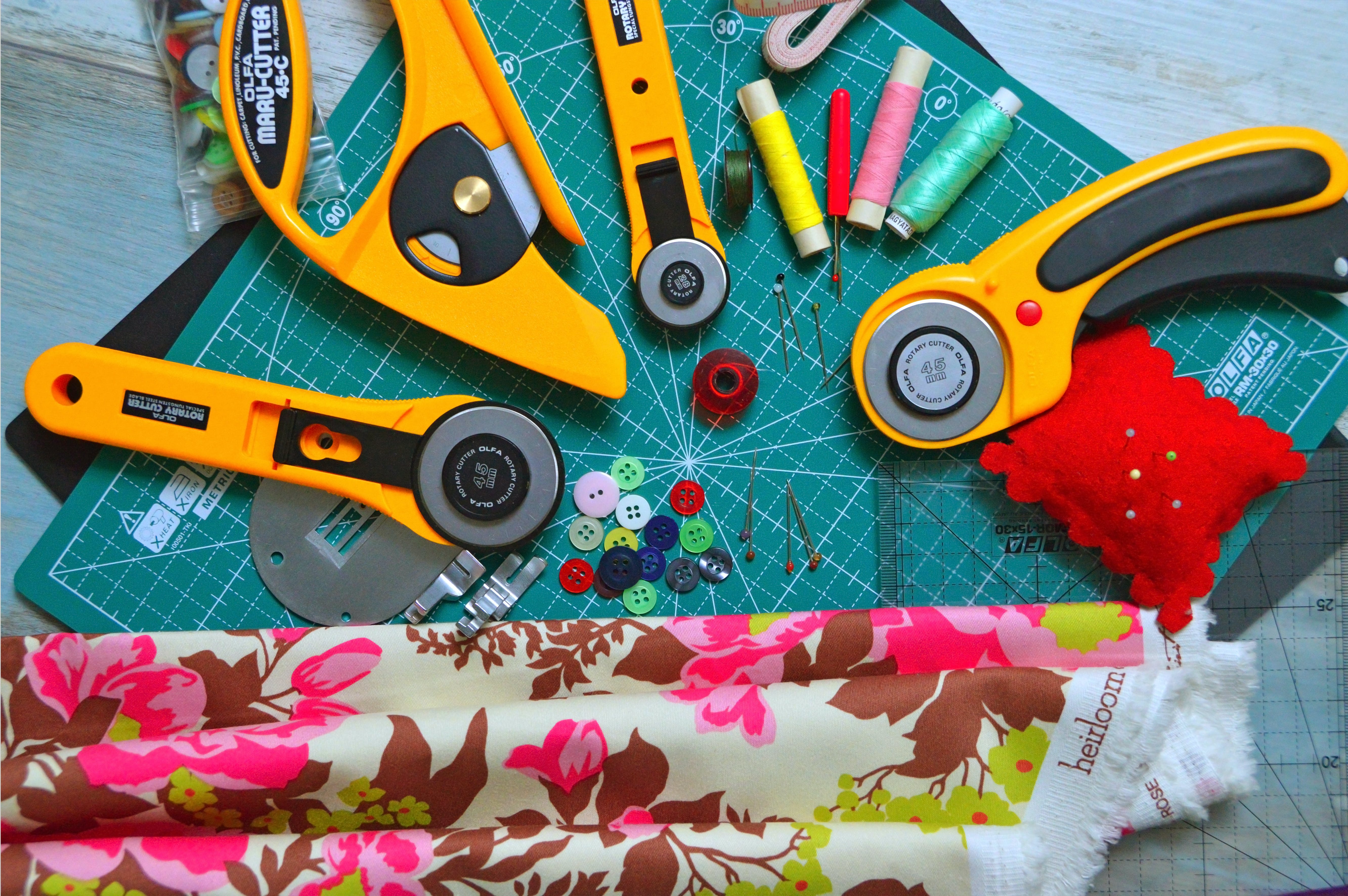 Sewing Notions – Honey Bees Floral