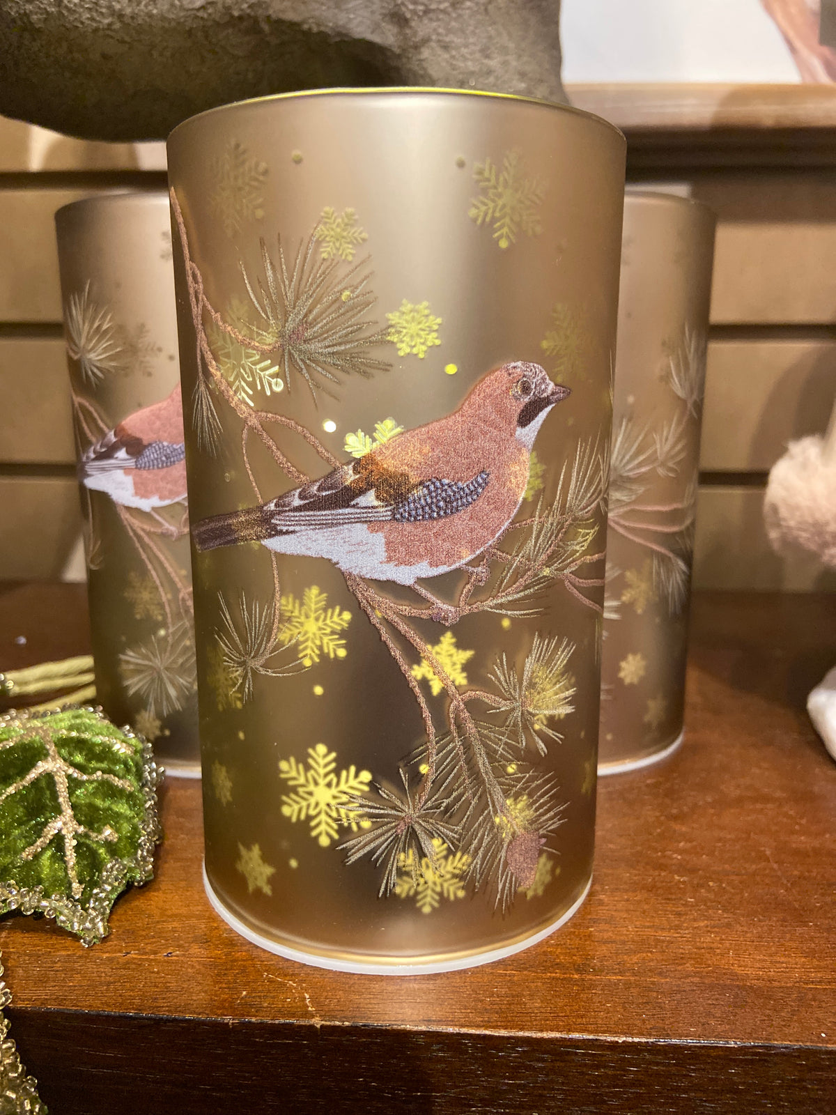 LED Chickadee Pillar
